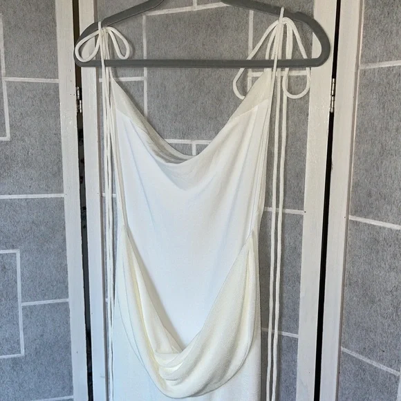 Melani Long Laces Draped Cowl Backless Maxi Dress 🕊️ - Picture 11 of 14